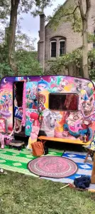 Chris 01 Schmink caravan